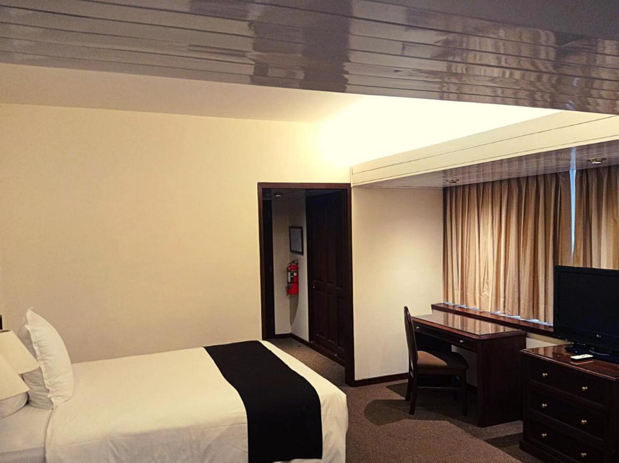 J&A Classic Hotel Lima Exterior photo A room at the hotel